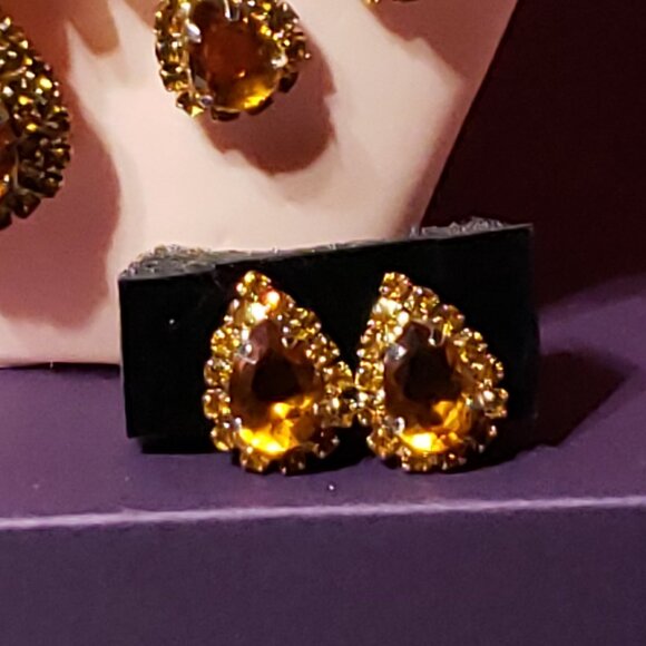 Golden Teardrop Rhinestone Necklace & Earrings - Picture 6 of 6